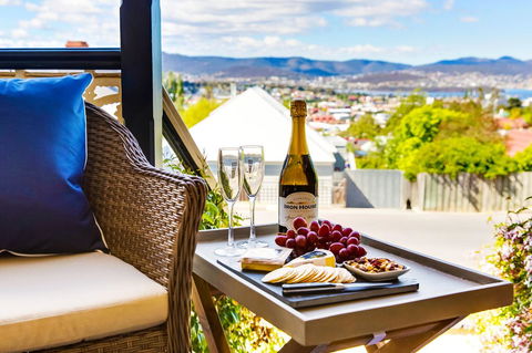 WEST NEST | Classic 3BR Hobart Terrace BEST Location, View, Close To City - Tourism Cairns 27