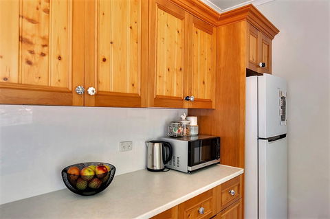 WEST NEST | Classic 3BR Hobart Terrace BEST Location, View, Close To City - Tourism Cairns 6