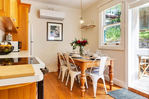 WEST NEST | Classic 3BR Hobart Terrace BEST Location, View, Close To City - Tourism Cairns 4