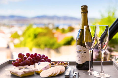 WEST NEST | Classic 3BR Hobart Terrace BEST Location, View, Close To City - Tourism Cairns 28