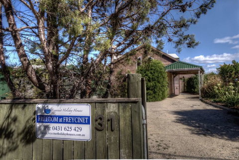 Freedom At Freycinet - Tourism Cairns 8