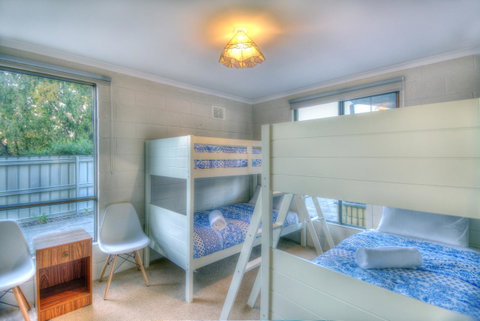 The Lookout ~ Large Family House With Views - Tourism Cairns 9
