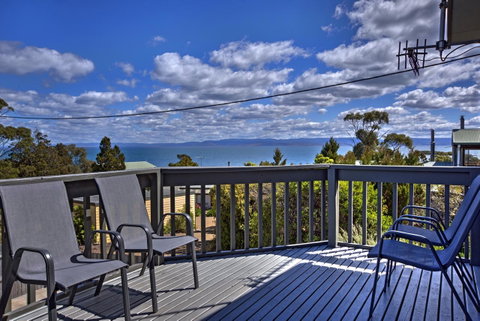 The Lookout ~ Large Family House With Views - Tourism Cairns 0