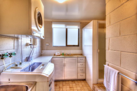 The Lookout ~ Large Family House With Views - Tourism Cairns 16