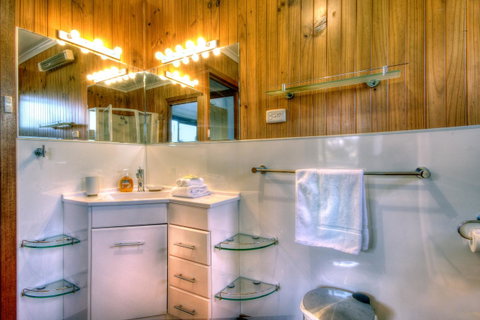 The Lookout ~ Large Family House With Views - Tourism Cairns 8