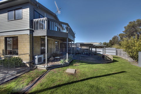 The Lookout ~ Large Family House With Views - Tourism Cairns 2