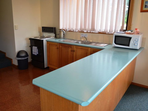 Coles Bay Waterfronter 2 - Tourism Cairns 4