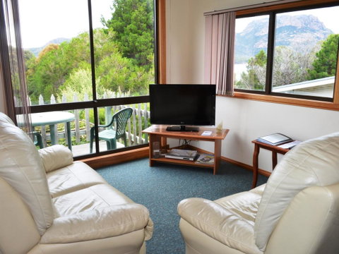 Coles Bay Waterfronter 2 - Tourism Cairns 3