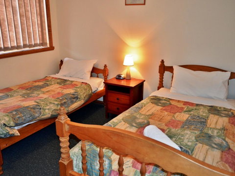 Coles Bay Waterfronter 2 - Tourism Cairns 7