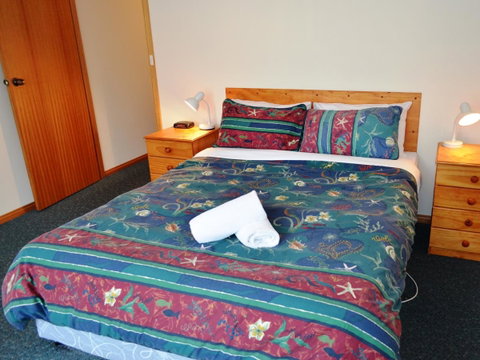 Coles Bay Waterfronter 2 - Tourism Cairns 6