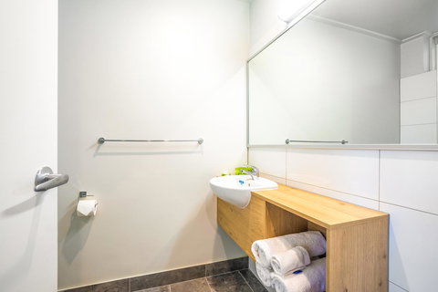 Nightcap At Keysborough Hotel - Tourism Cairns 3