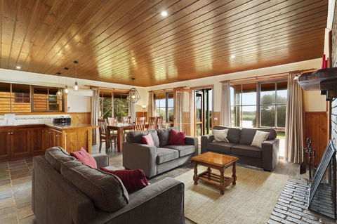 Apollo Bay Cottages - Tourism Cairns 2