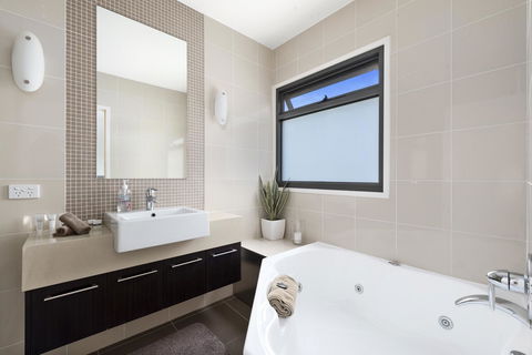 Apollo Bay Cottages - Tourism Cairns 8