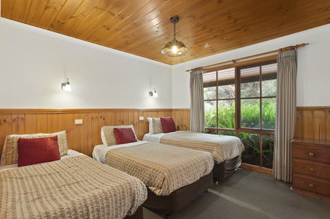 Apollo Bay Cottages - Tourism Cairns 3