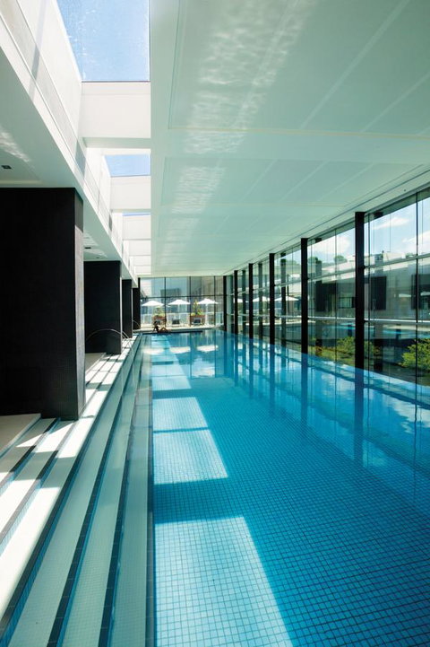 Crown Promenade Melbourne - Tourism Cairns 0