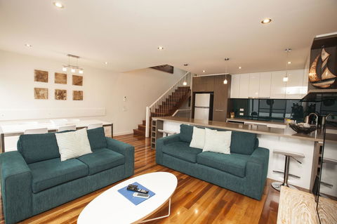 7 Falls Apartments - Tourism Cairns 4