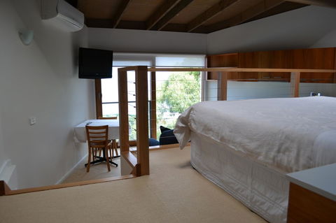 Chris\'s Beacon Point Restaurant & Villas - Tourism Cairns 9