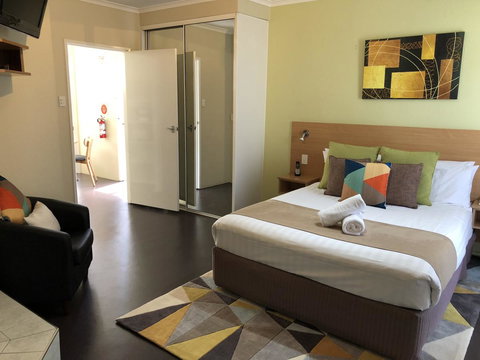 Ciloms Airport Lodge - Tourism Cairns 2