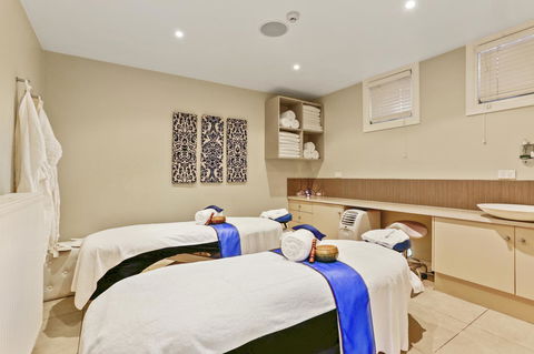 Deep Blue Hotel & Hot Springs - Tourism Cairns 19
