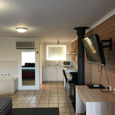 Beachcomber Motel & Apartments - Tourism Cairns 5