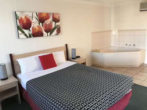 Beachcomber Motel & Apartments - Tourism Cairns 0