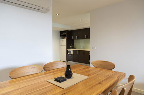 The Dolphin Apartments - Tourism Cairns 8