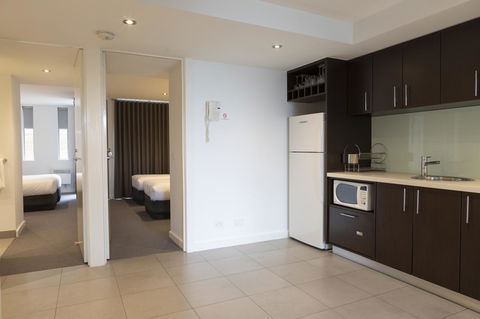 The Dolphin Apartments - Tourism Cairns 2
