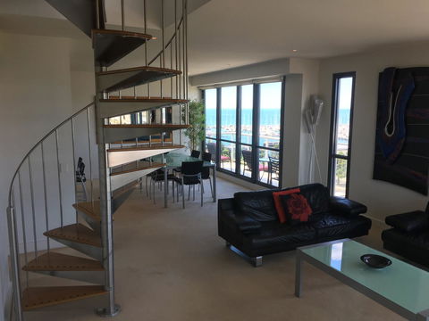 Geelong Waterfront Penthouse Apartment - Tourism Cairns 4