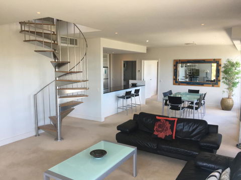 Geelong Waterfront Penthouse Apartment - Tourism Cairns 3
