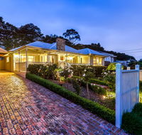 Lovely 5BR full house in Glen Waverley walk to train bus  shops - Tourism Cairns