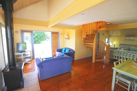 Rayville Boat Houses - Tourism Cairns 3