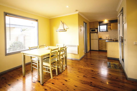 Rayville Boat Houses - Tourism Cairns 25