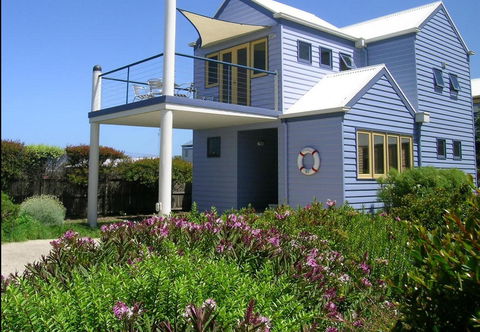 Rayville Boat Houses - Tourism Cairns 1