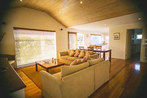 Rayville Boat Houses - Tourism Cairns 8