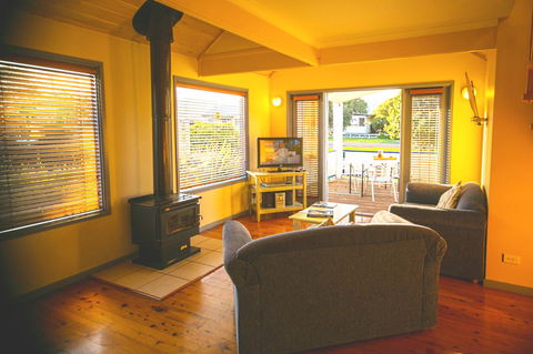 Rayville Boat Houses - Tourism Cairns 4