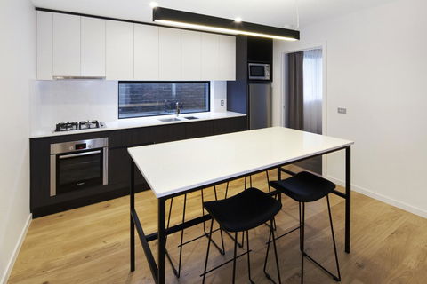 Lakes Edge Apartments - Tourism Cairns 6