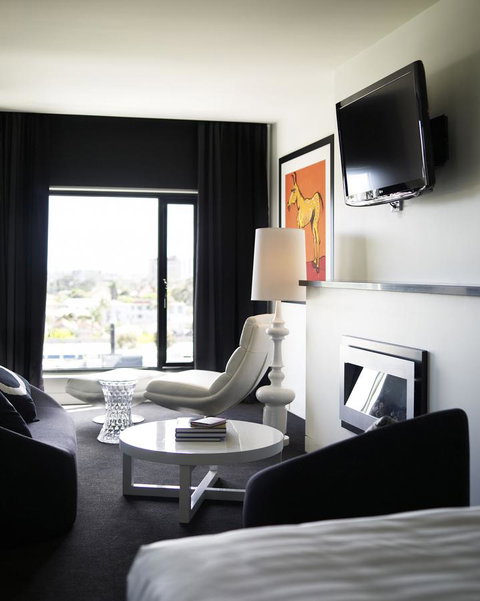 The Cullen Melbourne - Art Series - Tourism Cairns 13