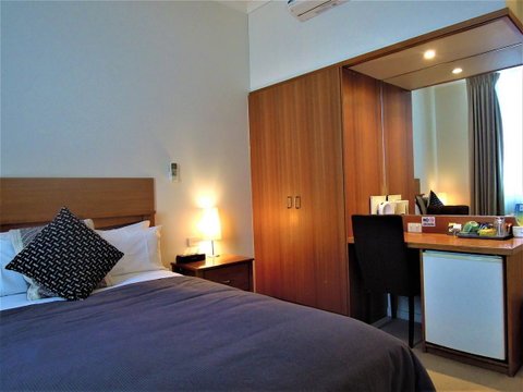 Plough Hotel - Tourism Cairns 7