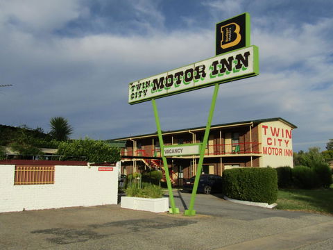 Twin City Motor Inn - Tourism Cairns 1