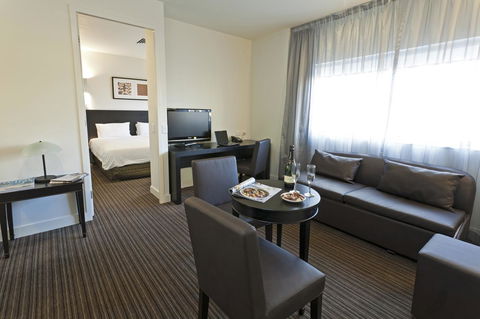 Causeway 353 Hotel - Tourism Cairns 10