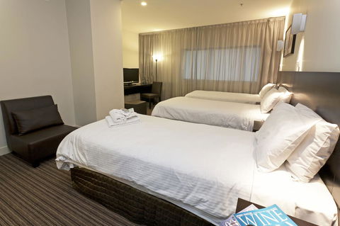 Causeway 353 Hotel - Tourism Cairns 20