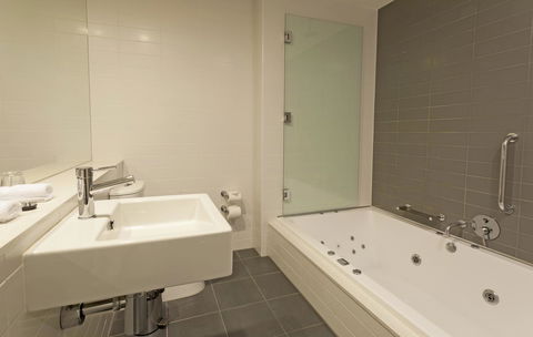 Causeway 353 Hotel - Tourism Cairns 29