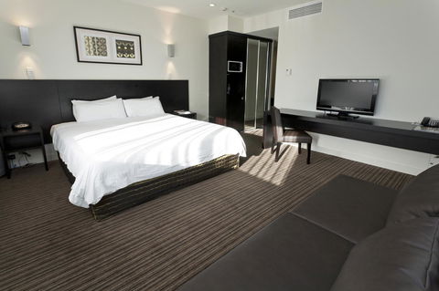 Causeway 353 Hotel - Tourism Cairns 8