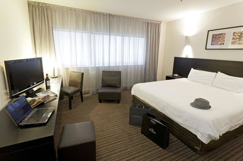 Causeway 353 Hotel - Tourism Cairns 24