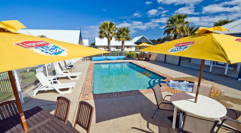 Torquay Tropicana Motel - Tourism Cairns 1