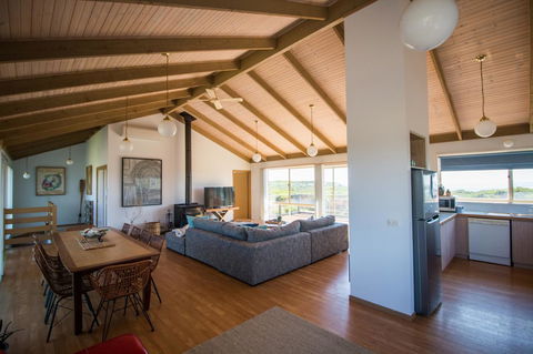 Sunsets On Martyrs Luxury Coastal Beach House Peterborough - Tourism Cairns 3