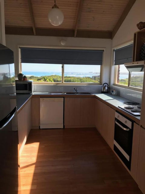 Sunsets On Martyrs Luxury Coastal Beach House Peterborough - Tourism Cairns 9