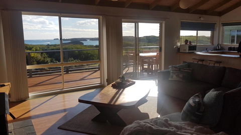 Sunsets On Martyrs Luxury Coastal Beach House Peterborough - Tourism Cairns 1