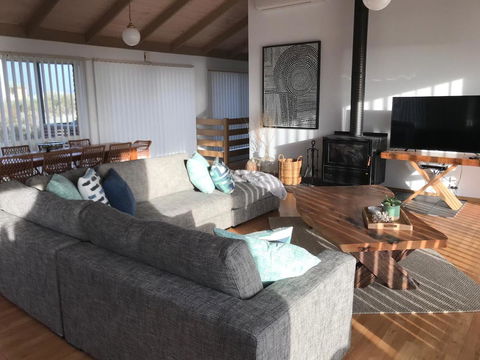Sunsets On Martyrs Luxury Coastal Beach House Peterborough - Tourism Cairns 10