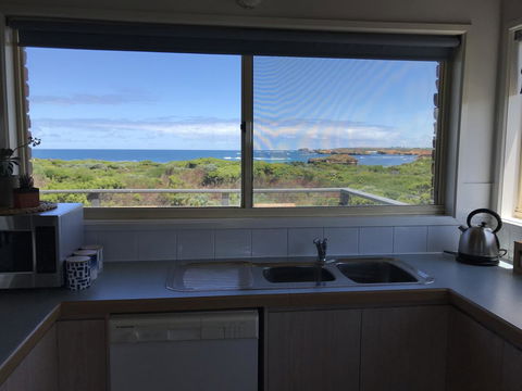 Sunsets On Martyrs Luxury Coastal Beach House Peterborough - Tourism Cairns 7